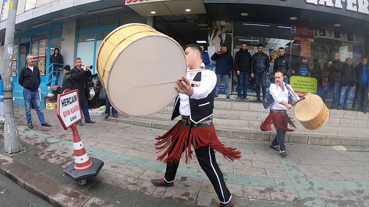 Kurumsal Açılışlarda Müzikle Başlayan Başarı