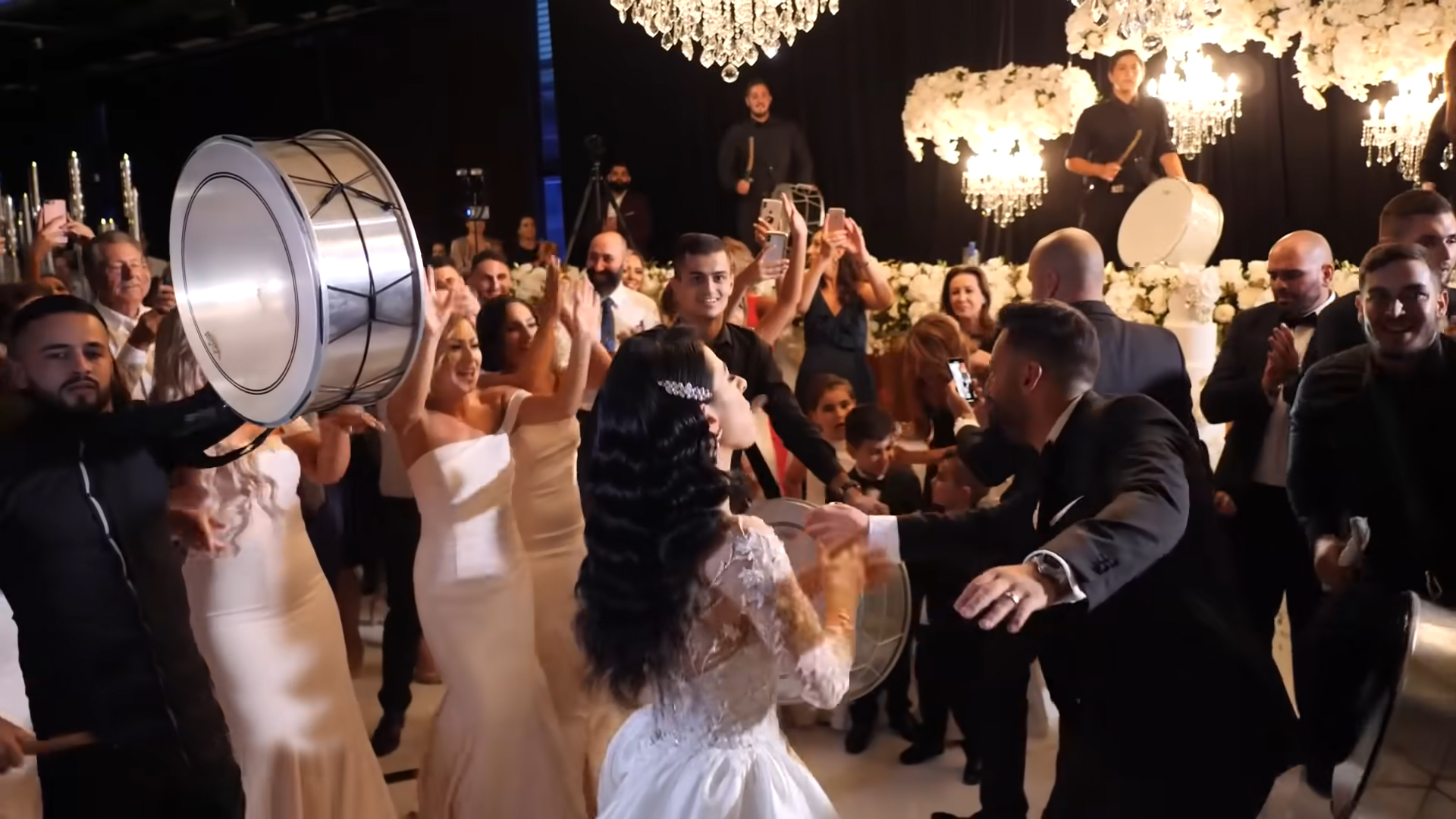 Geleneksel Ezgilerle Modern Sahne Deneyimi