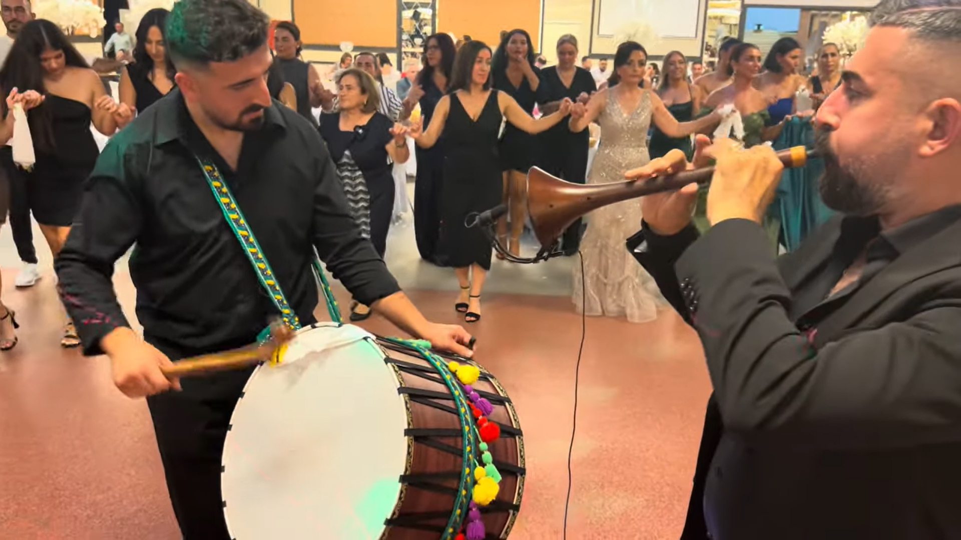 Nişan Töreninde Zarafetle Harmanlanan Müzik