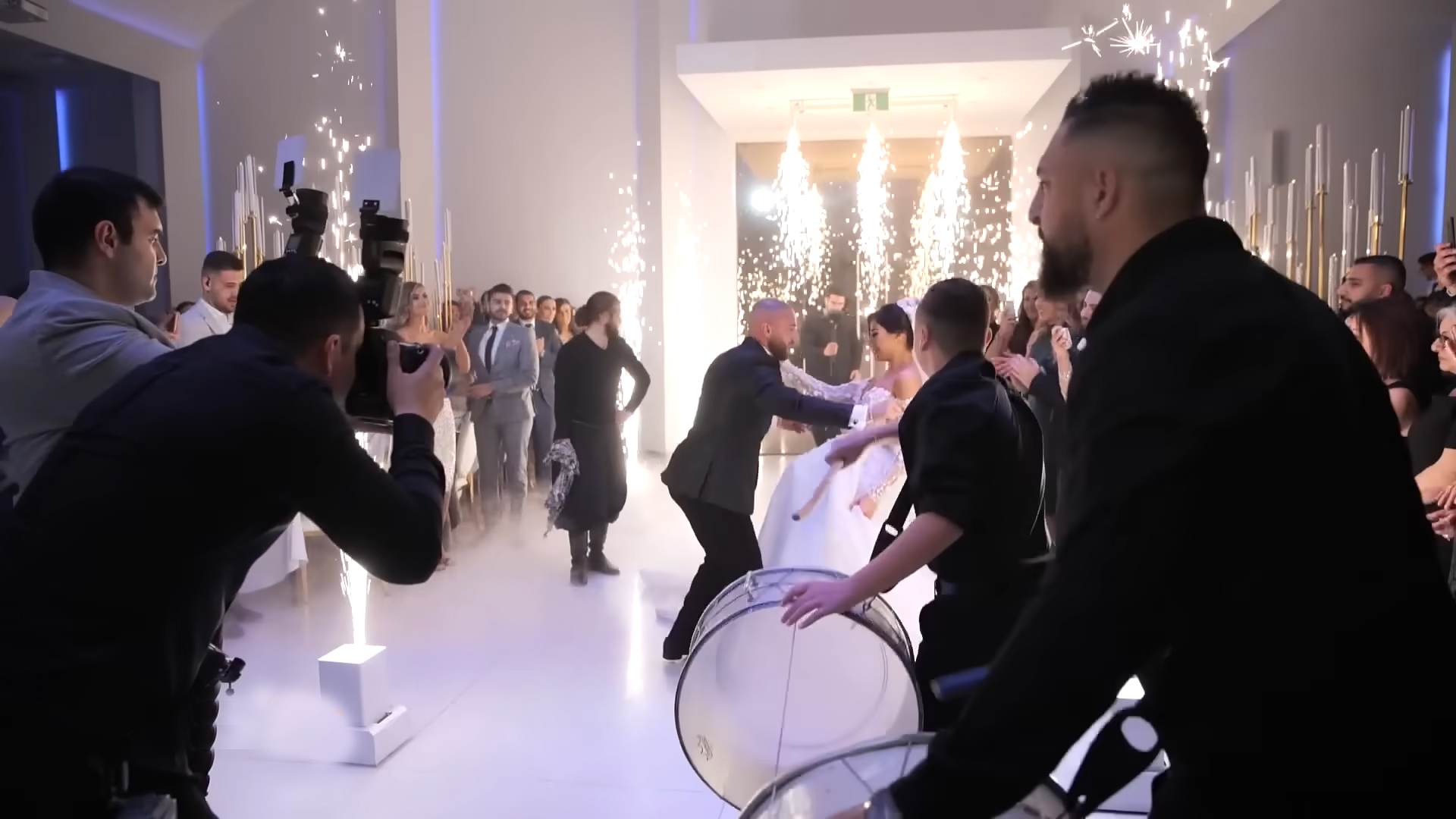 Düğün Girişi Gösterisi: Enerjinin Başlangıç Noktası